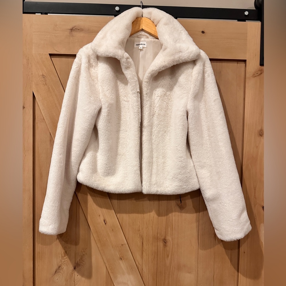 EUC Superdown Tianna White Faux Fur Jacket - very soft and luxurious